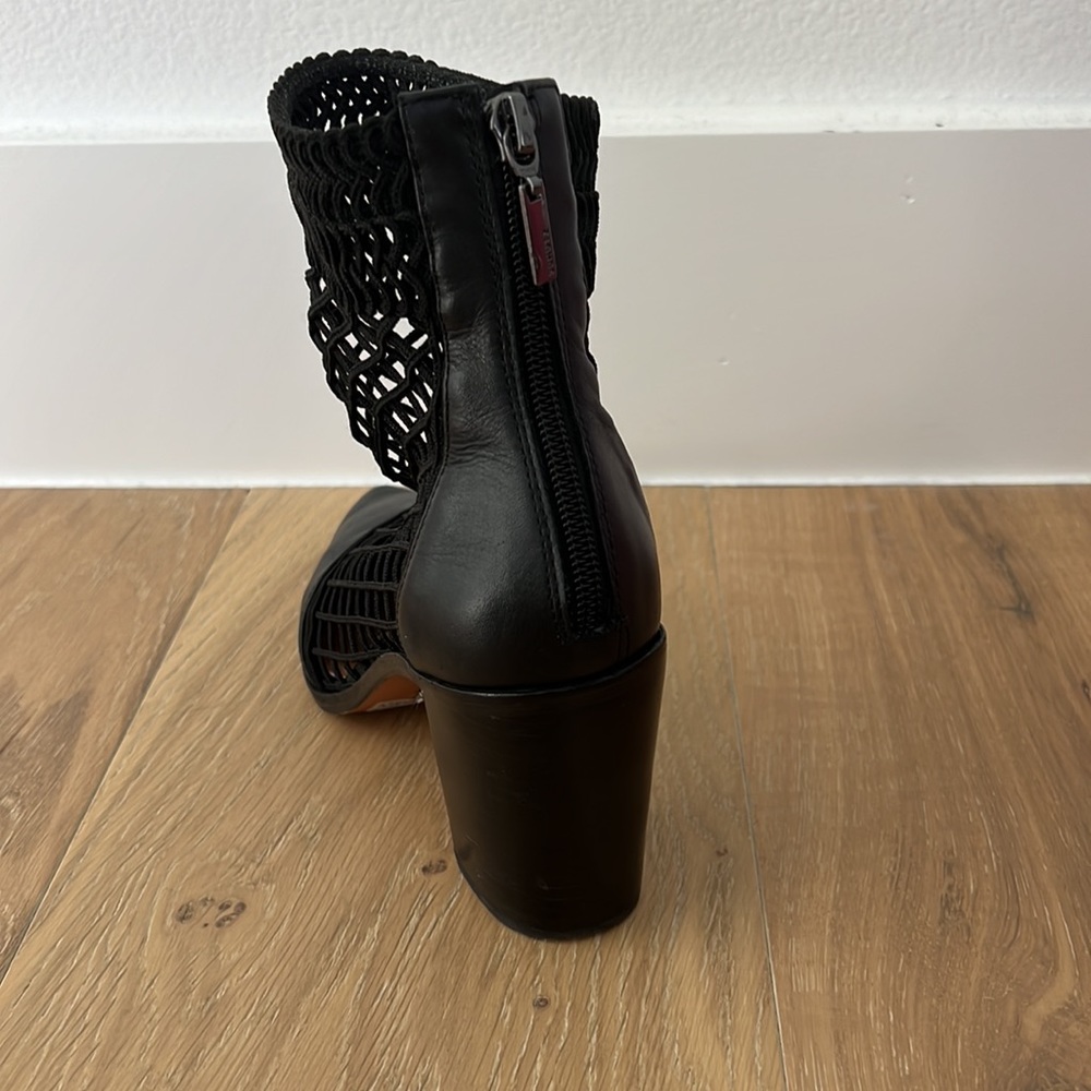 Black leather Schutz fishnet heel 6.5 - Picture 2 of 4